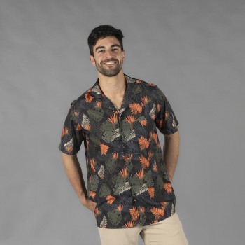 CAMISA DE HOMBRE CON CUELLO Y SOLAPA MODELO HAWAI